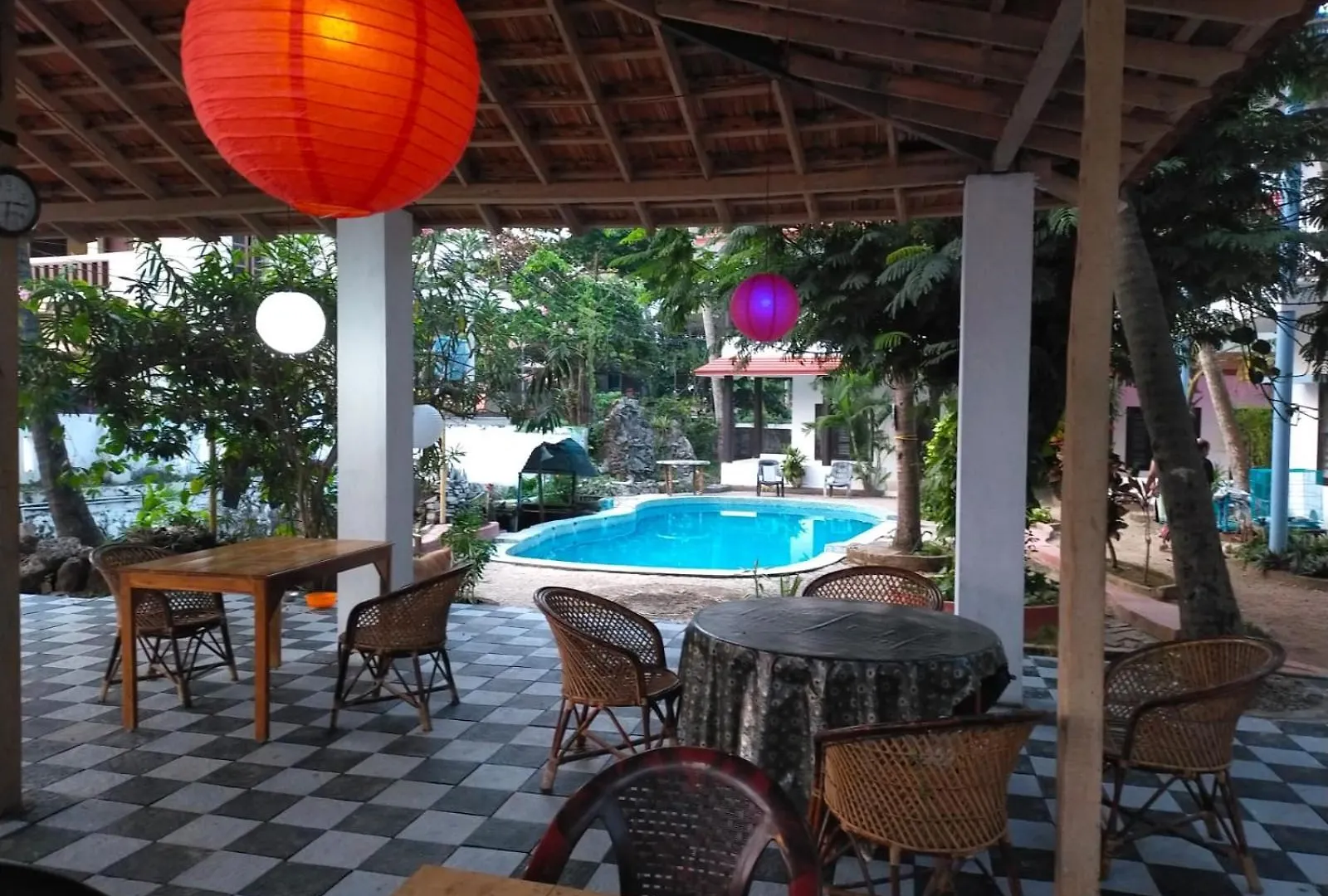 Επικοινωνία με το Budget Pool Resort